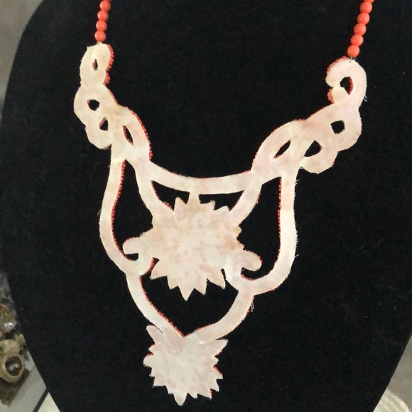 Beaded bib necklace - Picture 4 of 4